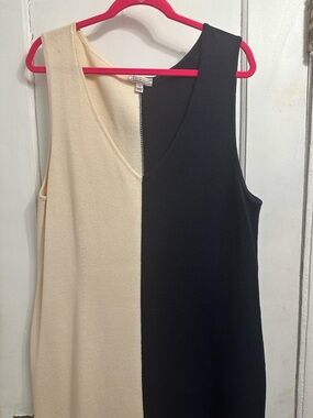 St. John Sport Colorblock V-Neck Sleeveless Dress - Navy & Cream